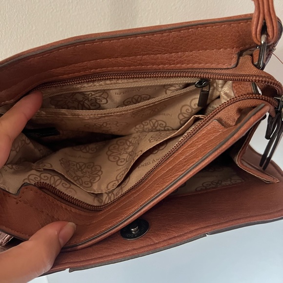 Cross Body bag w/wallet - Picture 3 of 3